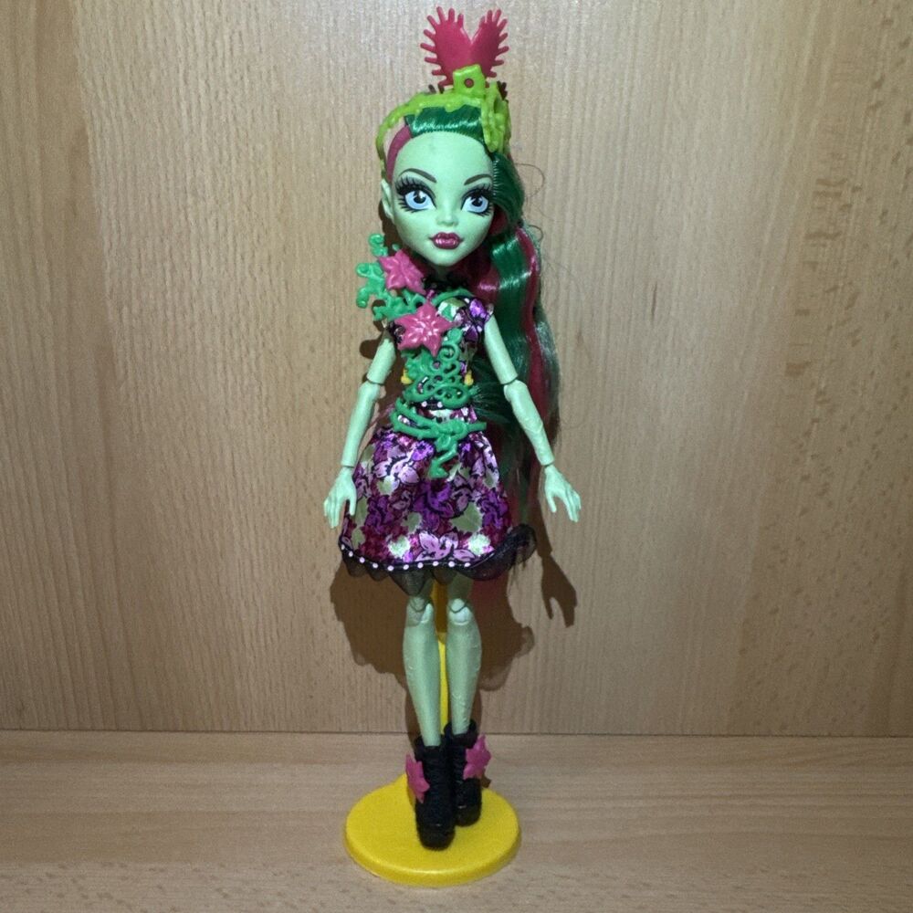 G2 Monster High 2016 Party Ghouls Venus McFlytrap Doll Mattel